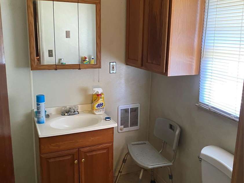 306 Howell Street, Cherryville, NC 28021.  MLS# CAR4381800, YatesRealty ID 22411. Bathroom