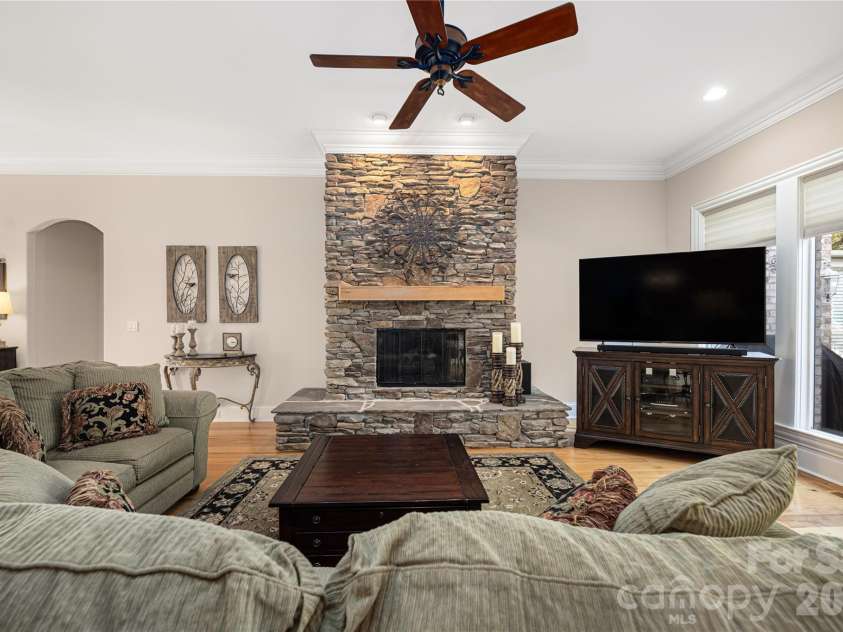 3946 Lake Spring Cove Court, Denver, NC 28037.  MLS# CAR4382283, YatesRealty ID 22412. 