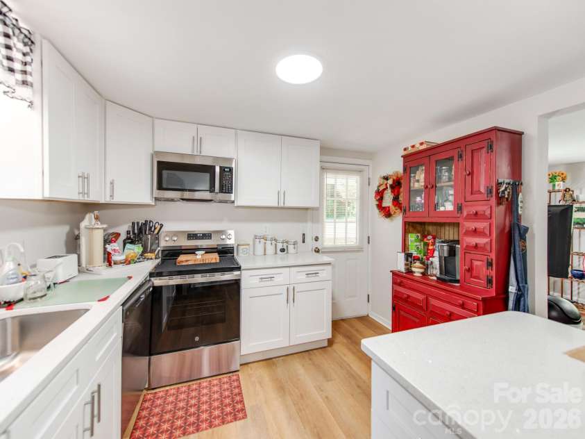 102 Lanier Street, Mount Holly, NC 28120.  MLS# CAR4381690, YatesRealty ID 22413. 