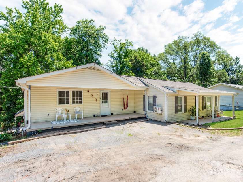 102 Lanier Street, Mount Holly, NC 28120.  MLS# CAR4381690, YatesRealty ID 22413. 