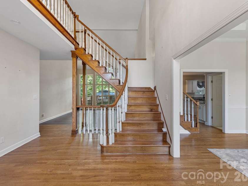 9111 Brocklehurst Lane, Charlotte, NC 28215.  MLS# CAR4380667, YatesRealty ID 22414. 