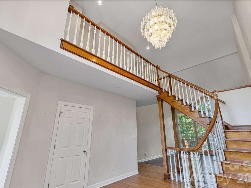 9111 Brocklehurst Lane, Charlotte, NC 28215.  MLS# CAR4380667, YatesRealty ID 22414. 
