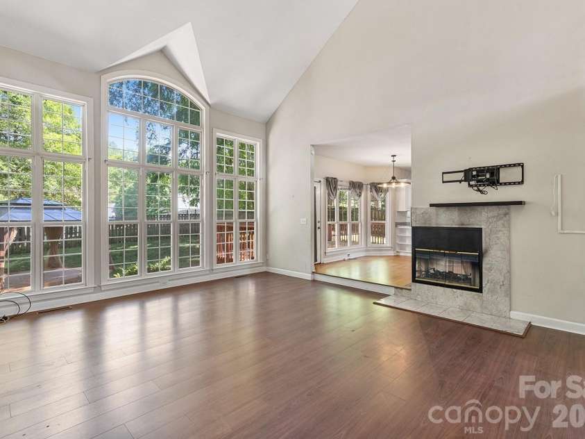 9111 Brocklehurst Lane, Charlotte, NC 28215.  MLS# CAR4380667, YatesRealty ID 22414. 