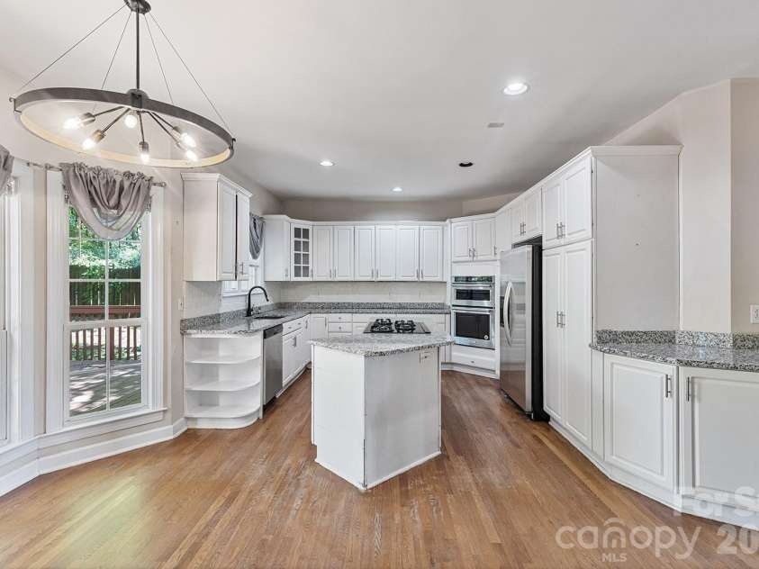 9111 Brocklehurst Lane, Charlotte, NC 28215.  MLS# CAR4380667, YatesRealty ID 22414. 