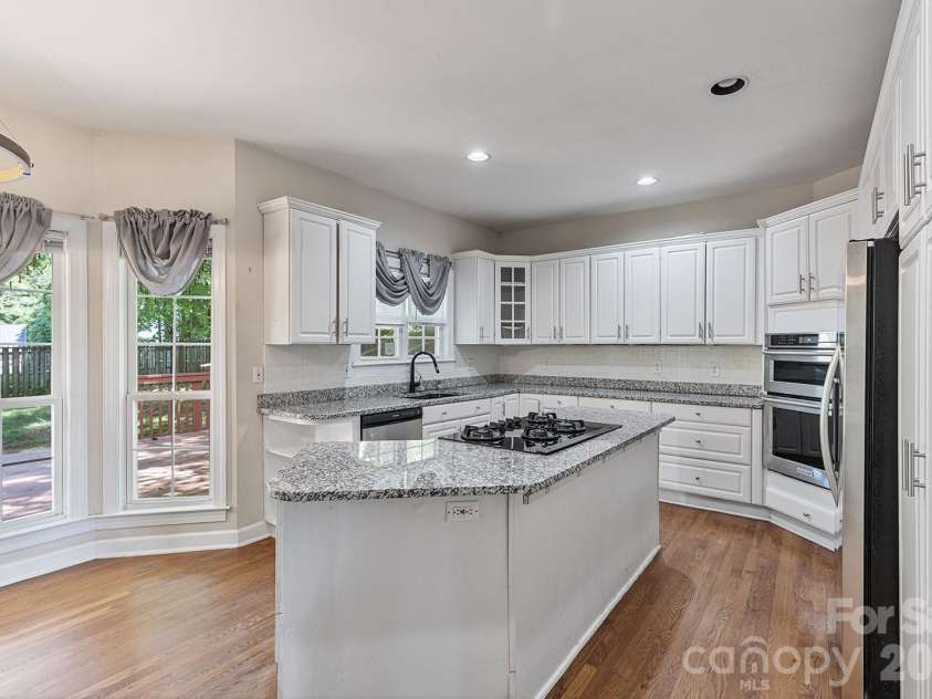 9111 Brocklehurst Lane, Charlotte, NC 28215.  MLS# CAR4380667, YatesRealty ID 22414. 