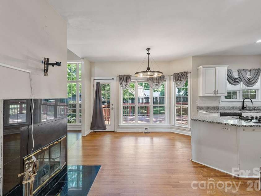 9111 Brocklehurst Lane, Charlotte, NC 28215.  MLS# CAR4380667, YatesRealty ID 22414. 