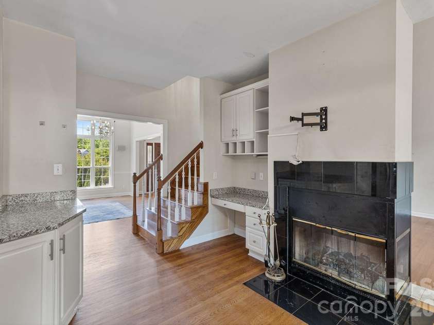 9111 Brocklehurst Lane, Charlotte, NC 28215.  MLS# CAR4380667, YatesRealty ID 22414. 