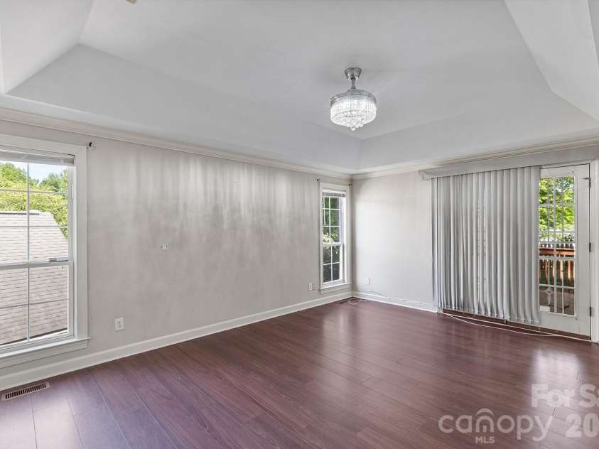 9111 Brocklehurst Lane, Charlotte, NC 28215.  MLS# CAR4380667, YatesRealty ID 22414. 