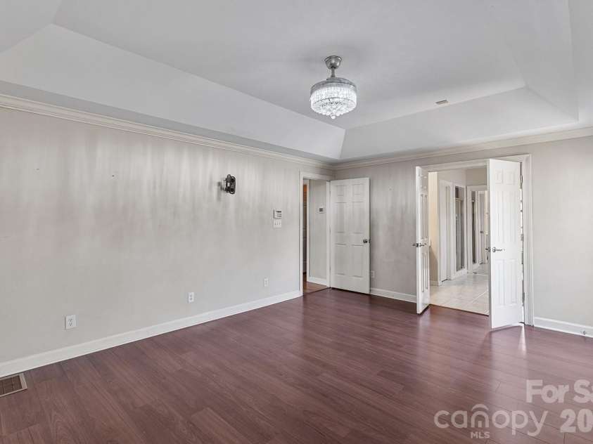 9111 Brocklehurst Lane, Charlotte, NC 28215.  MLS# CAR4380667, YatesRealty ID 22414. 