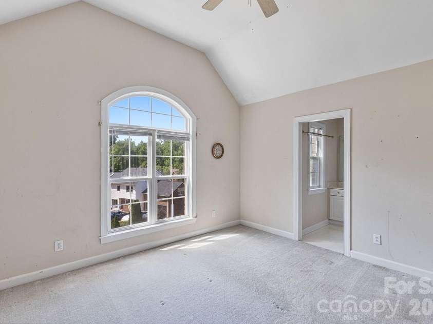 9111 Brocklehurst Lane, Charlotte, NC 28215.  MLS# CAR4380667, YatesRealty ID 22414. 