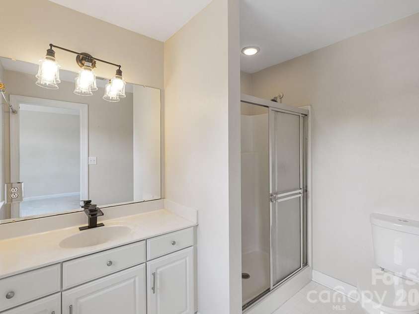 9111 Brocklehurst Lane, Charlotte, NC 28215.  MLS# CAR4380667, YatesRealty ID 22414. 