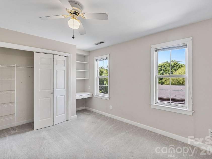 9111 Brocklehurst Lane, Charlotte, NC 28215.  MLS# CAR4380667, YatesRealty ID 22414. 