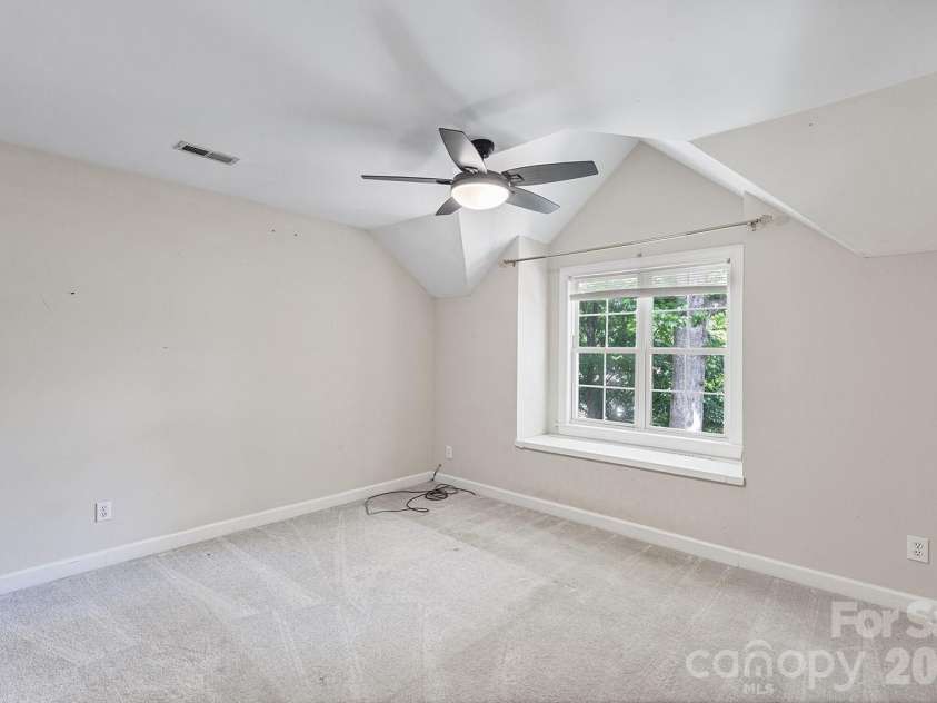 9111 Brocklehurst Lane, Charlotte, NC 28215.  MLS# CAR4380667, YatesRealty ID 22414. 