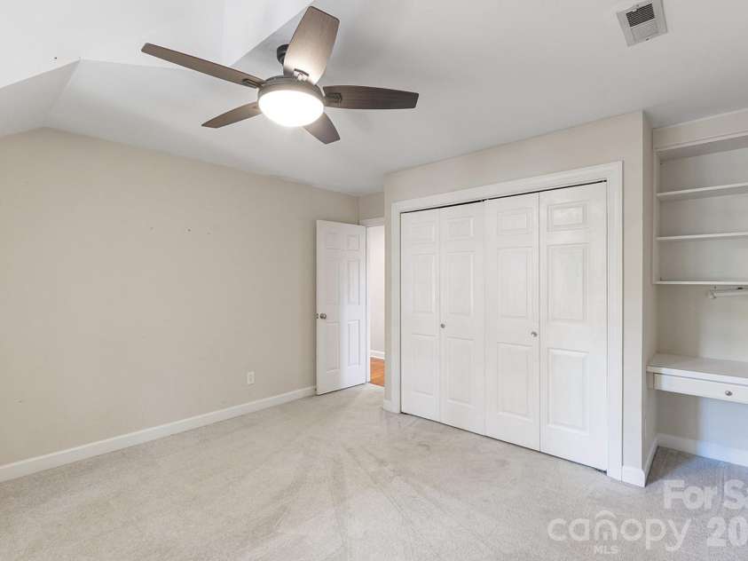 9111 Brocklehurst Lane, Charlotte, NC 28215.  MLS# CAR4380667, YatesRealty ID 22414. 