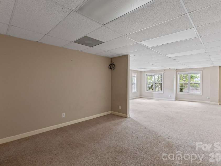 9111 Brocklehurst Lane, Charlotte, NC 28215.  MLS# CAR4380667, YatesRealty ID 22414. 