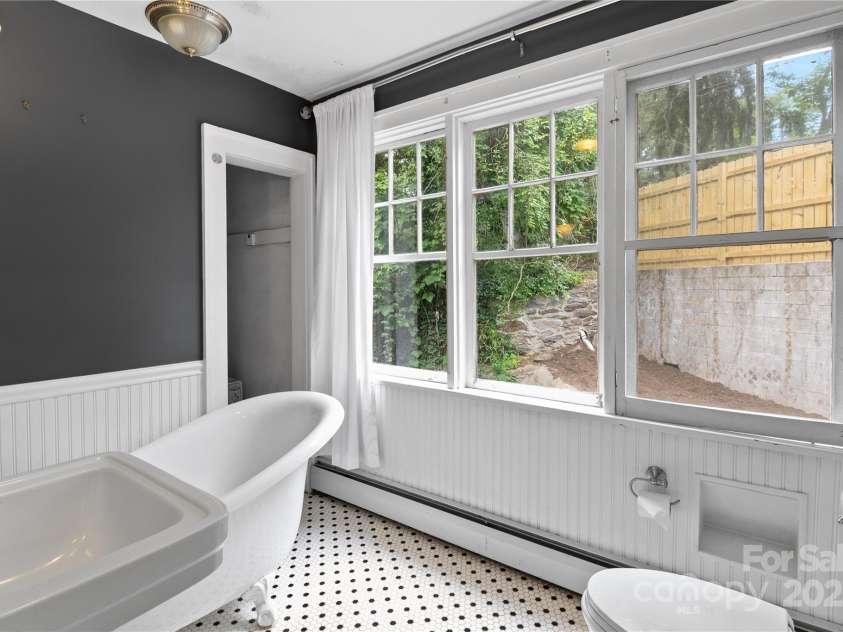 30 Caledonia Road, Asheville, NC 28803.  MLS# CAR4273890, YatesRealty ID 22417. 