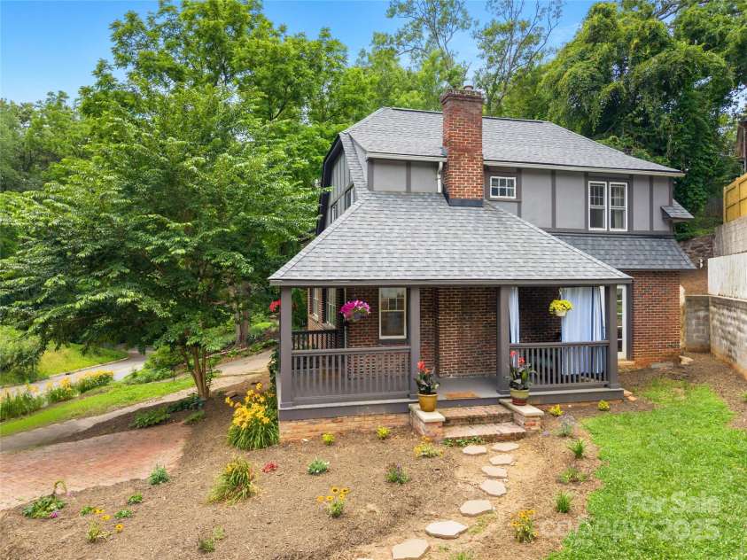 30 Caledonia Road, Asheville, NC 28803.  MLS# CAR4273890, YatesRealty ID 22417. 