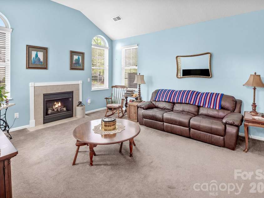 4607 Nashua Drive, Matthews, NC 28105.  MLS# CAR4379936, YatesRealty ID 22417. 