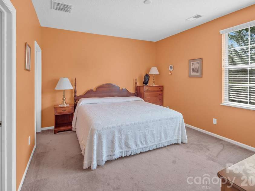 4607 Nashua Drive, Matthews, NC 28105.  MLS# CAR4379936, YatesRealty ID 22417. 