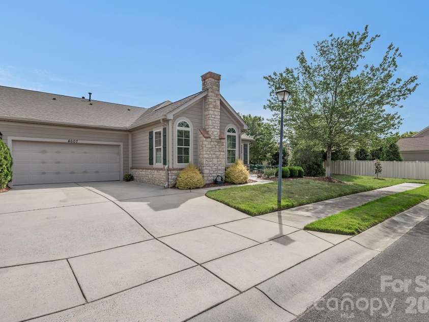 4607 Nashua Drive, Matthews, NC 28105.  MLS# CAR4379936, YatesRealty ID 22417. 