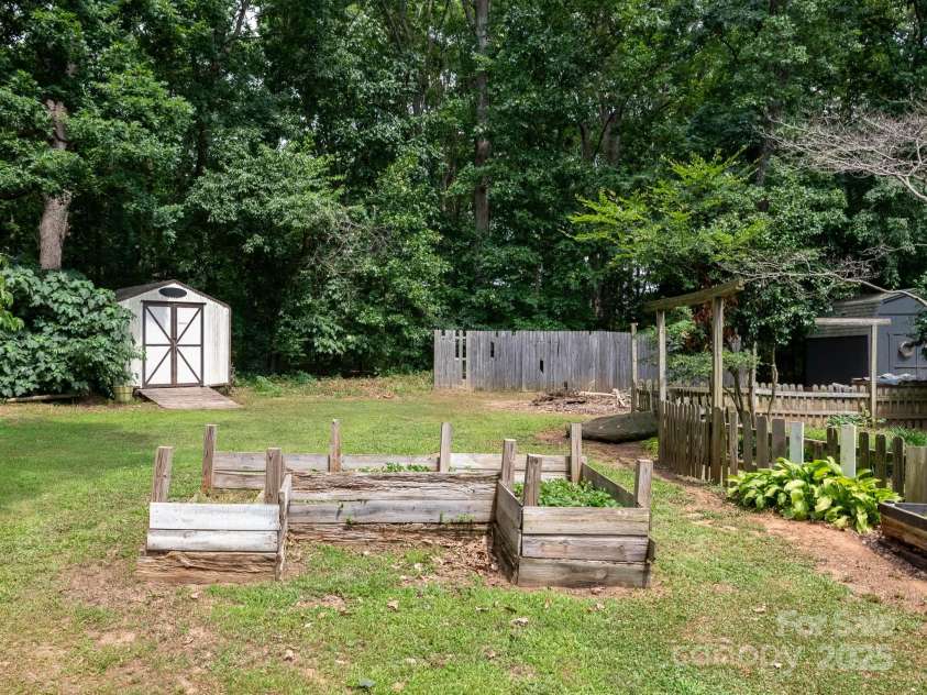 170 Eagle Drive, Salisbury, NC 28144.  MLS# CAR4274556, YatesRealty ID 22419. 