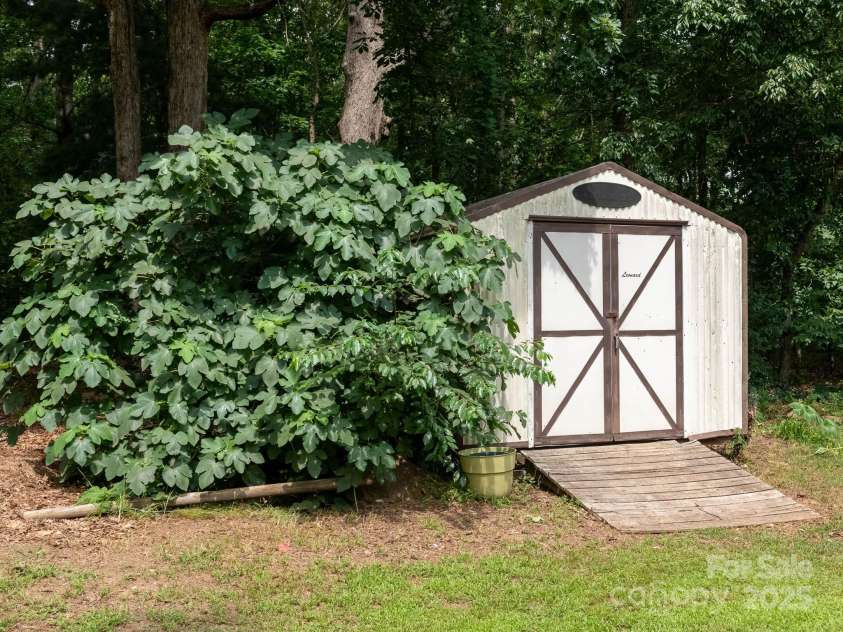 170 Eagle Drive, Salisbury, NC 28144.  MLS# CAR4274556, YatesRealty ID 22419. 