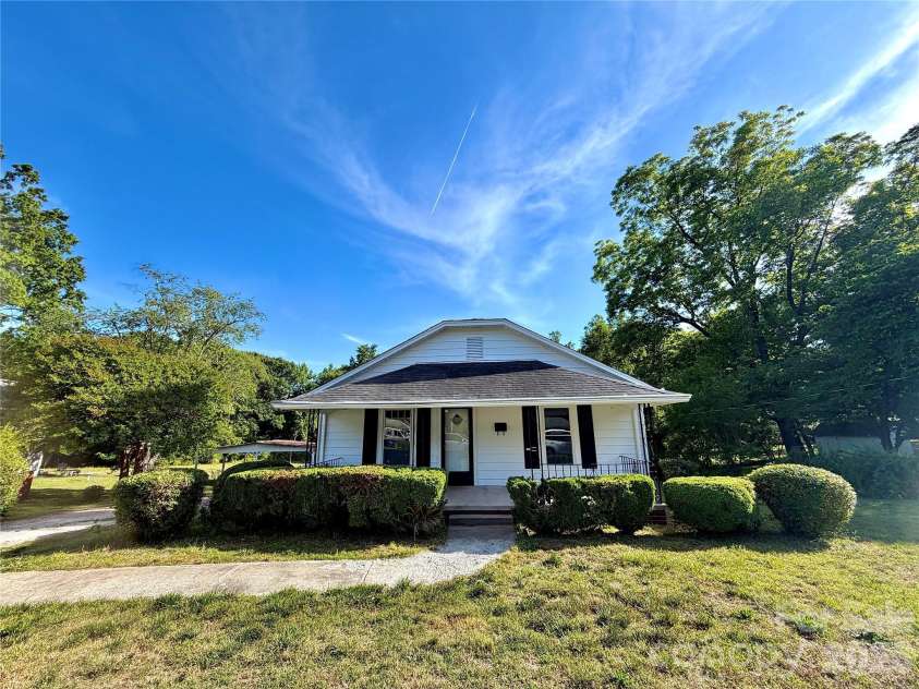 519 Locust Street, Kannapolis, NC 28081.  MLS# CAR4381822, YatesRealty ID 22419. 