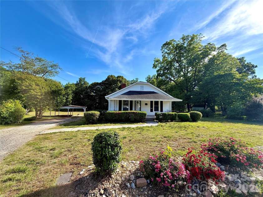 519 Locust Street, Kannapolis, NC 28081.  MLS# CAR4381822, YatesRealty ID 22419. 