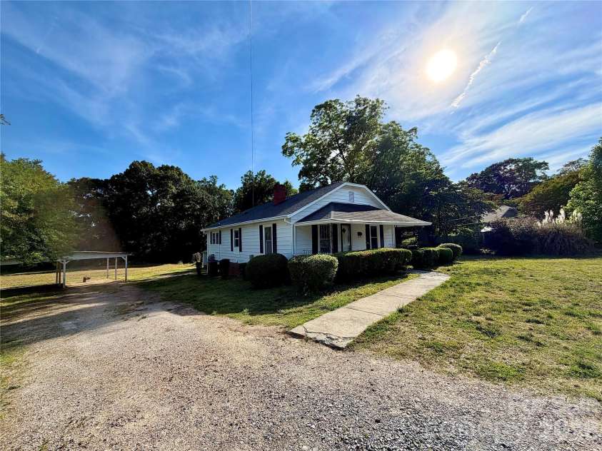519 Locust Street, Kannapolis, NC 28081.  MLS# CAR4381822, YatesRealty ID 22419. 