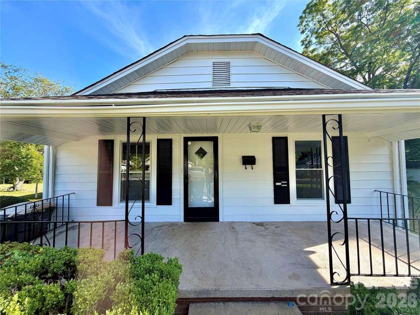 519 Locust Street, Kannapolis, NC 28081.  MLS# CAR4381822, YatesRealty ID 22419. 