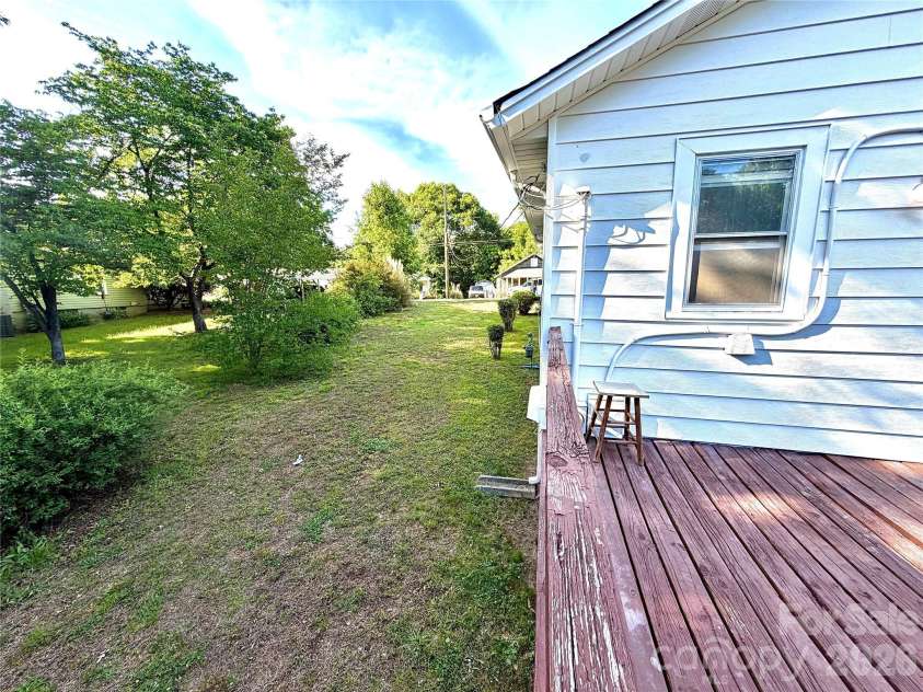 519 Locust Street, Kannapolis, NC 28081.  MLS# CAR4381822, YatesRealty ID 22419. 
