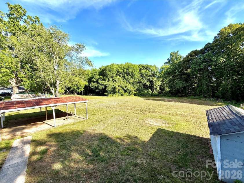 519 Locust Street, Kannapolis, NC 28081.  MLS# CAR4381822, YatesRealty ID 22419. 