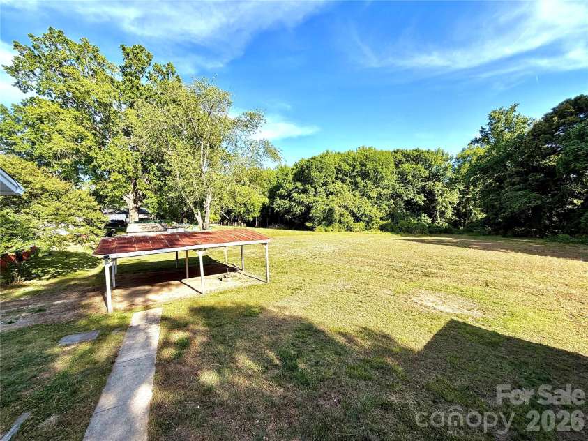 519 Locust Street, Kannapolis, NC 28081.  MLS# CAR4381822, YatesRealty ID 22419. 