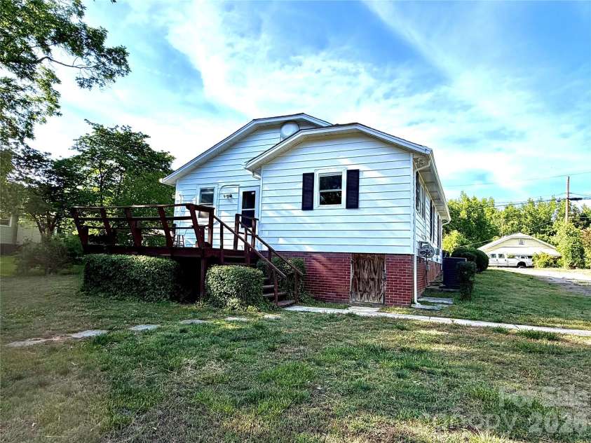 519 Locust Street, Kannapolis, NC 28081.  MLS# CAR4381822, YatesRealty ID 22419. 