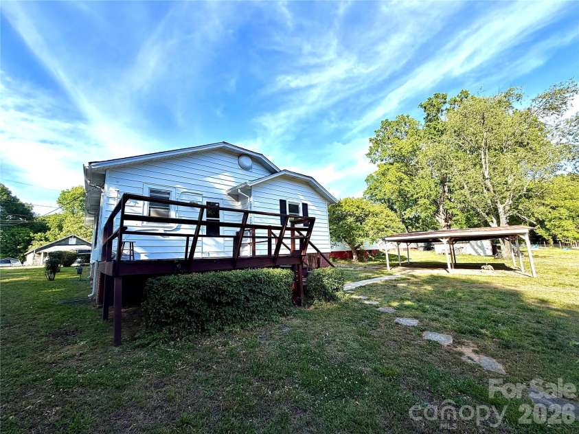 519 Locust Street, Kannapolis, NC 28081.  MLS# CAR4381822, YatesRealty ID 22419. 