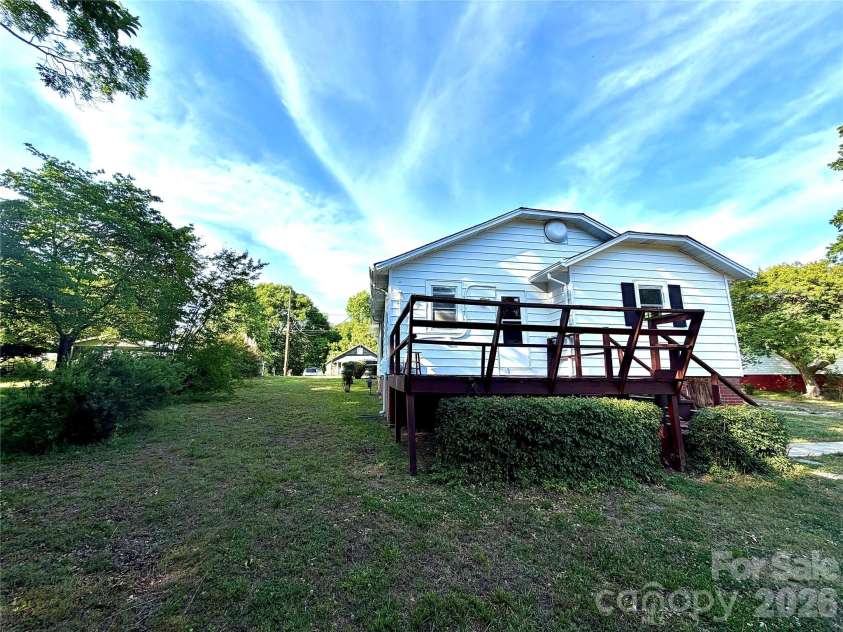 519 Locust Street, Kannapolis, NC 28081.  MLS# CAR4381822, YatesRealty ID 22419. 