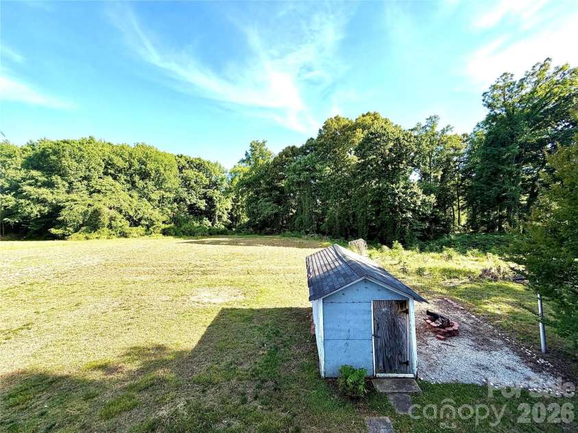 519 Locust Street, Kannapolis, NC 28081.  MLS# CAR4381822, YatesRealty ID 22419. 