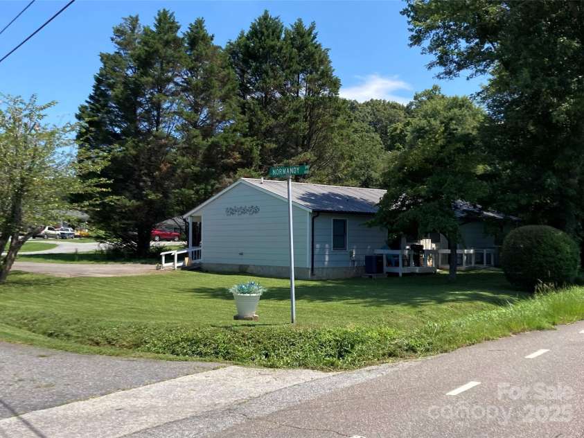 100 Normandy Drive, Morganton, NC 28655.  MLS# CAR4108288, YatesRealty ID 2242. 