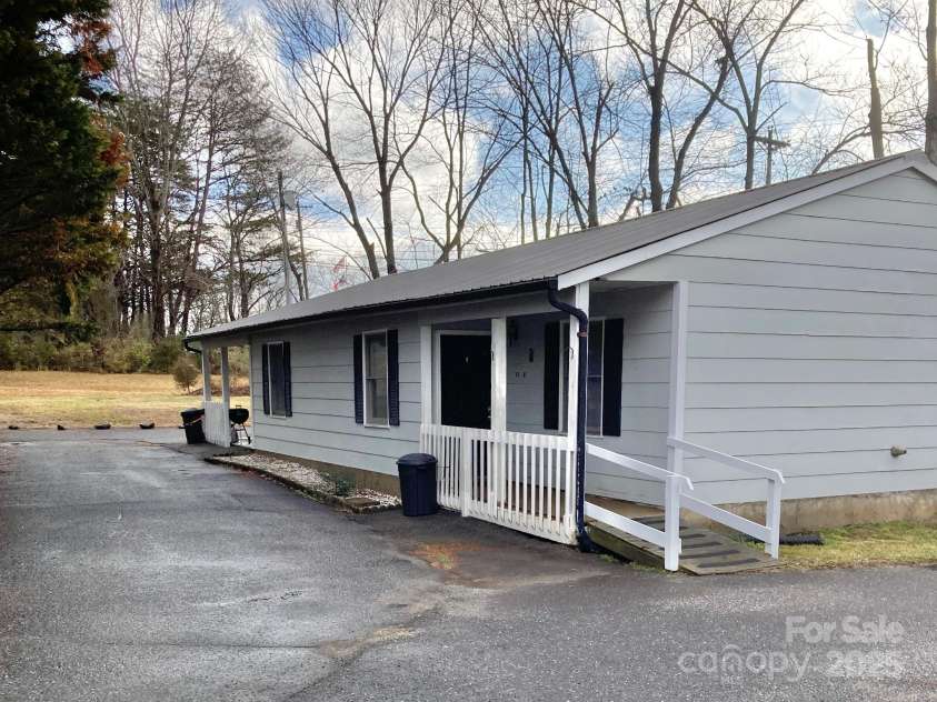100 Normandy Drive, Morganton, NC 28655.  MLS# CAR4108288, YatesRealty ID 2242. 