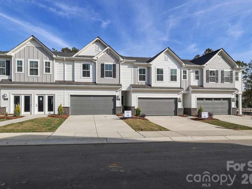 2007 Bayou Trace Drive, Charlotte, NC 28262.  MLS# CAR4382736, YatesRealty ID 22420. 