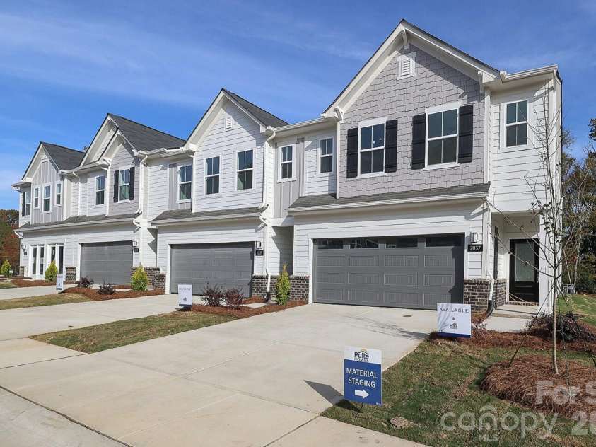 2007 Bayou Trace Drive, Charlotte, NC 28262.  MLS# CAR4382736, YatesRealty ID 22420. 