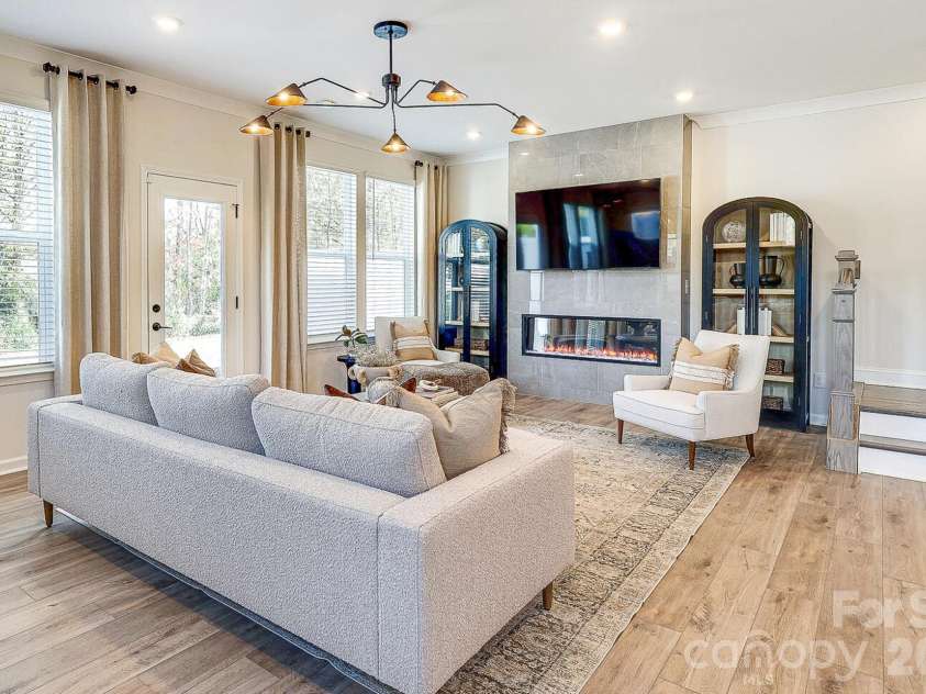 2007 Bayou Trace Drive, Charlotte, NC 28262.  MLS# CAR4382736, YatesRealty ID 22420. 