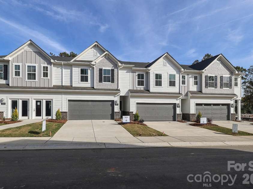 2007 Bayou Trace Drive, Charlotte, NC 28262.  MLS# CAR4382736, YatesRealty ID 22420. 