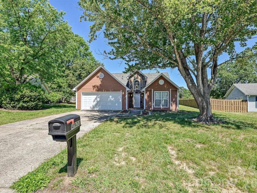 4922 Alexis Drive, Indian Trail, NC 28079.  MLS# CAR4382552, YatesRealty ID 22421. 4922 Alexis Drive
