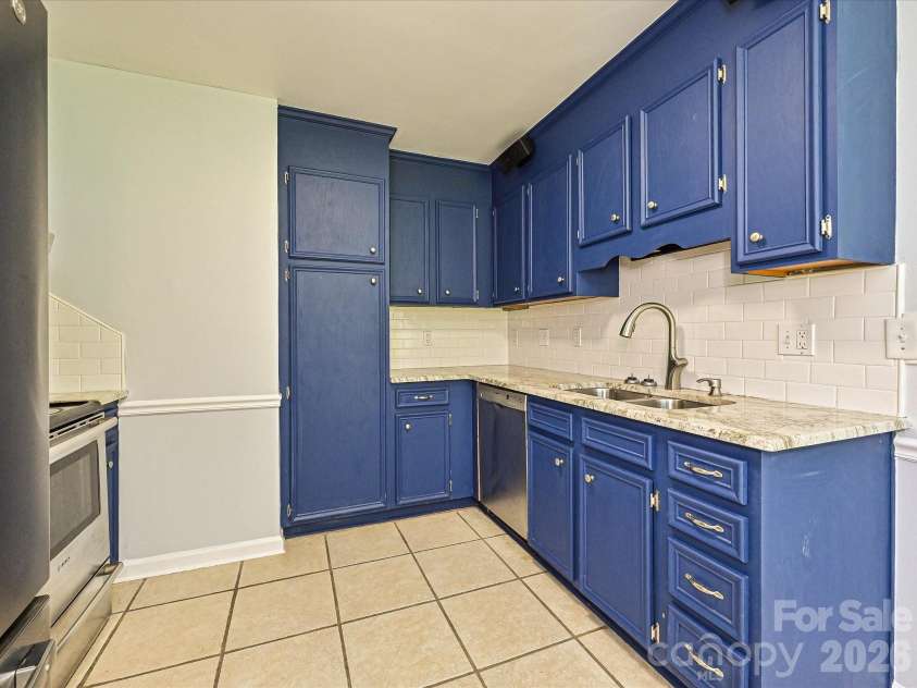 4922 Alexis Drive, Indian Trail, NC 28079.  MLS# CAR4382552, YatesRealty ID 22421. Kitchen