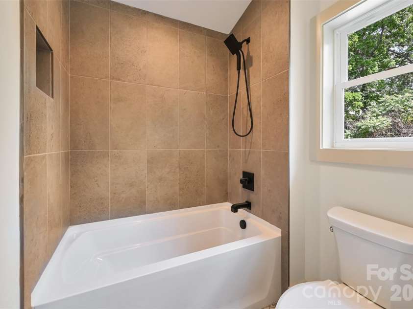 30 Sand Hill Road, Asheville, NC 28806.  MLS# CAR4382772, YatesRealty ID 22422. 2nd level guest bath