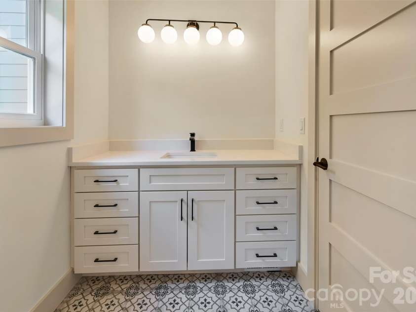 30 Sand Hill Road, Asheville, NC 28806.  MLS# CAR4382772, YatesRealty ID 22422. 2nd level guest bath