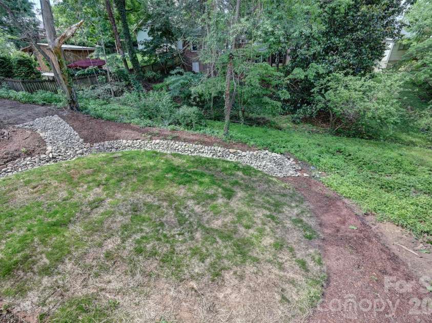 30 Sand Hill Road, Asheville, NC 28806.  MLS# CAR4382772, YatesRealty ID 22422. 