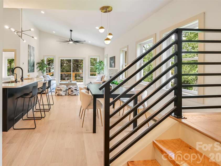30 Sand Hill Road, Asheville, NC 28806.  MLS# CAR4382772, YatesRealty ID 22422. 