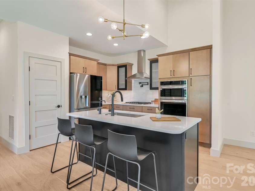 30 Sand Hill Road, Asheville, NC 28806.  MLS# CAR4382772, YatesRealty ID 22422. 
